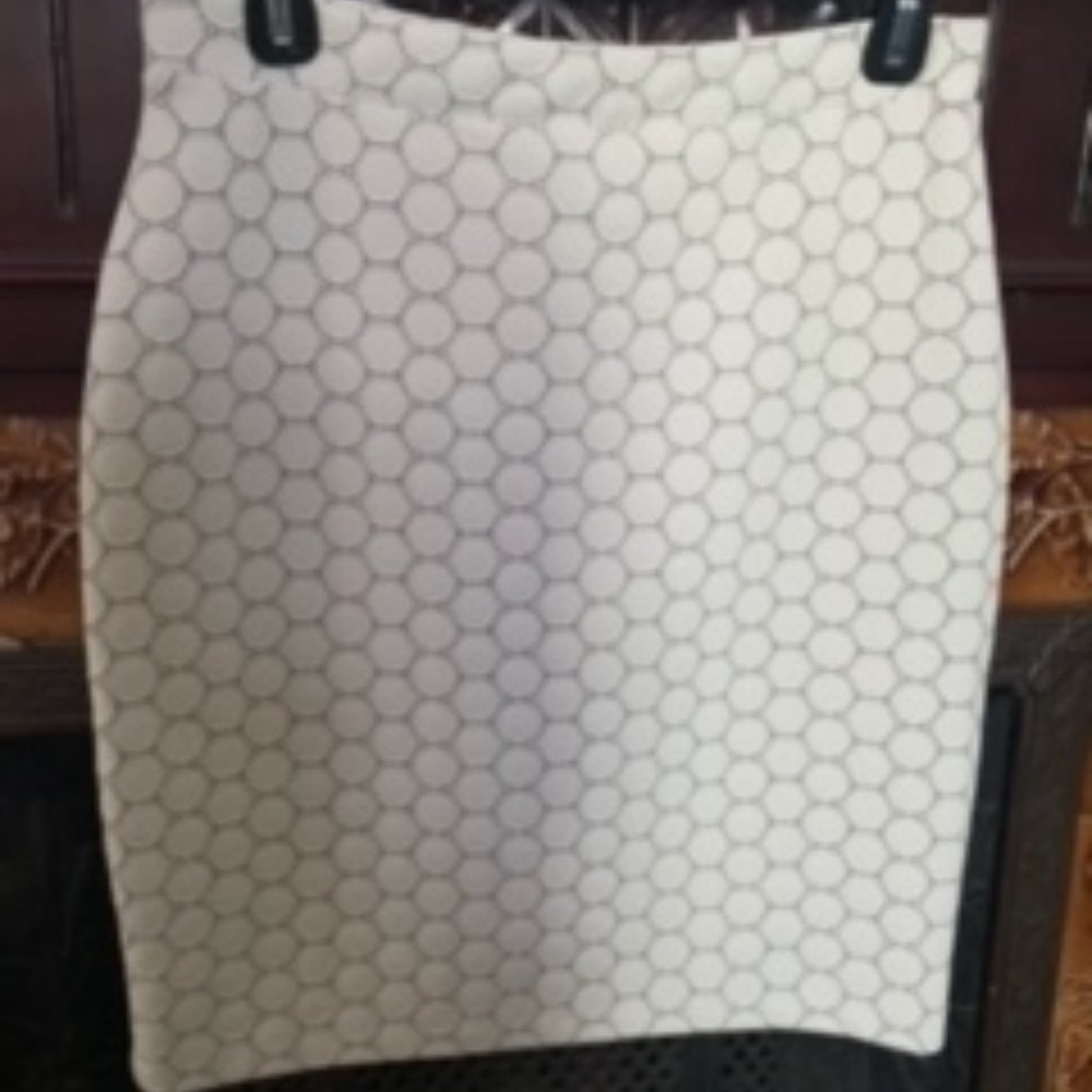 Leota Off White Petite Medium Tabitha Pencil Skirt